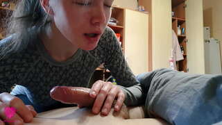 Passionate sloppy blowjob ukusuka petite ubuhle kunye cum kwi-umlomo