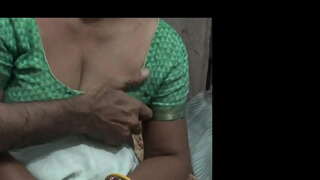 Lengkah mom jeung nya horny putra babagi bed single