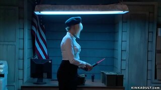 Cara obrigado e fodido interrogador